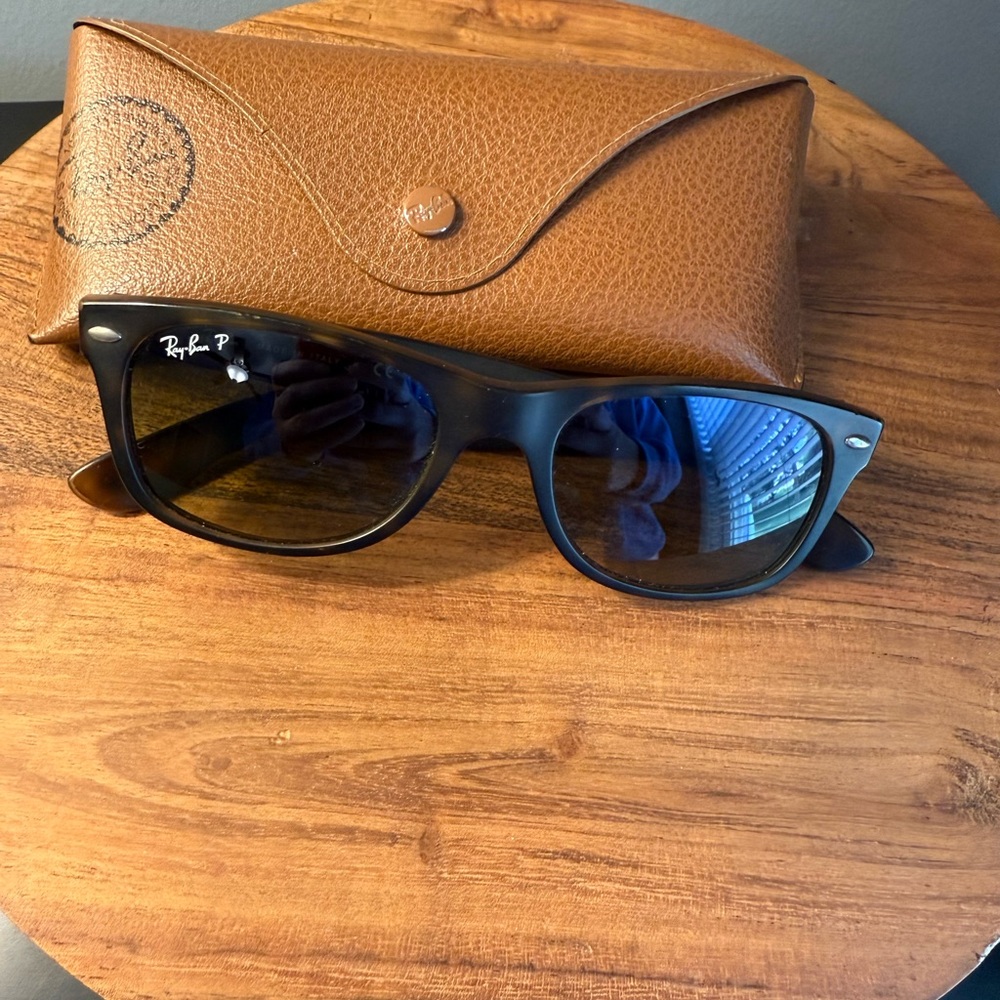 Ray-Ban Classic Wayfarers Tortoise Shell Sunglasses with Brown Case